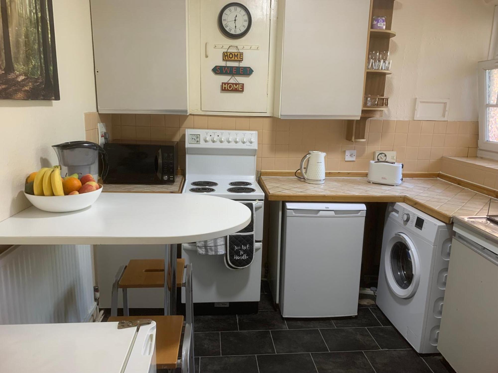 Central Location! Double Bedroom 2 Mins Walk From Battersea Power Underground Station! London Luaran gambar