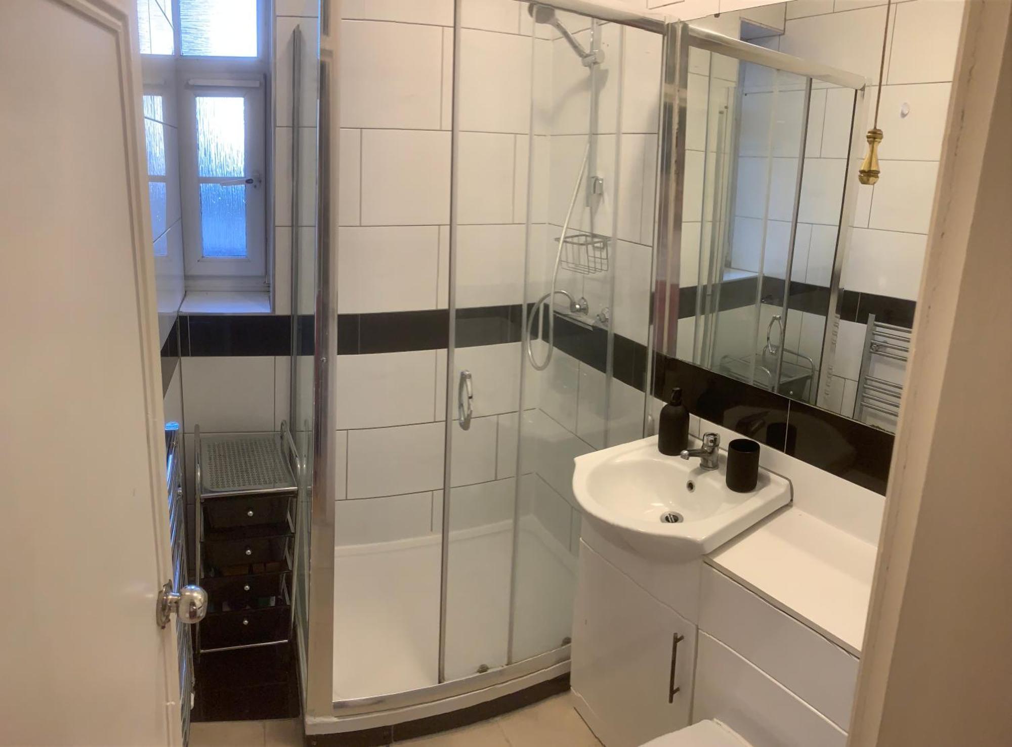 Central Location! Double Bedroom 2 Mins Walk From Battersea Power Underground Station! London Luaran gambar